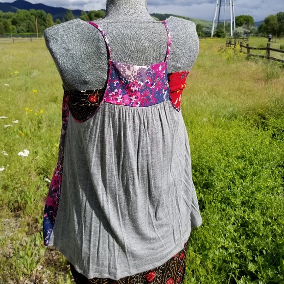 Satiny Floral Summer Tank top - Picture 3 of 3